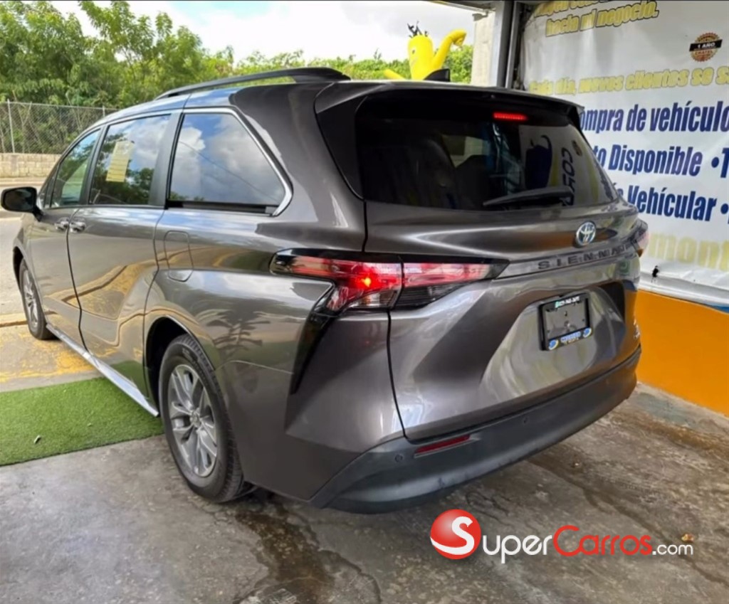 2021 Toyota Sienna XLE — foto 5 / 9