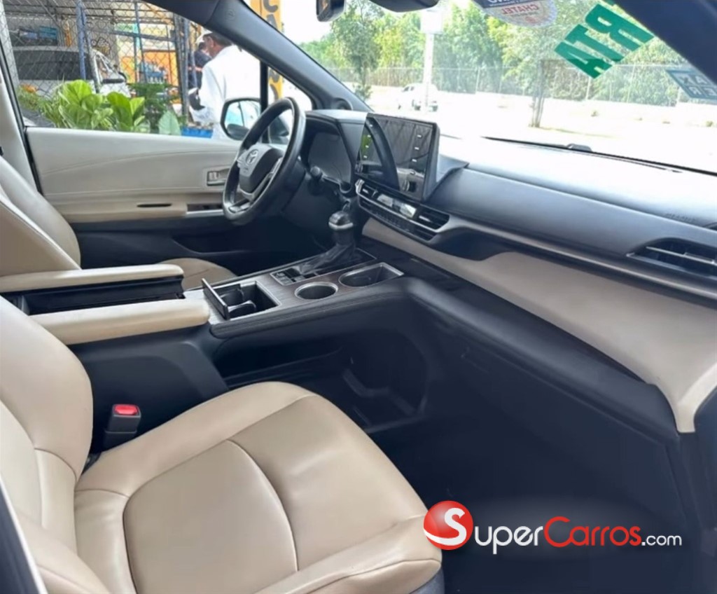 2021 Toyota Sienna XLE — foto 8 / 9