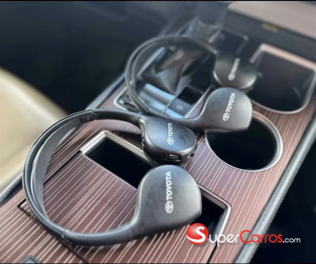 2021 Toyota Sienna XLE — foto 9 / 9