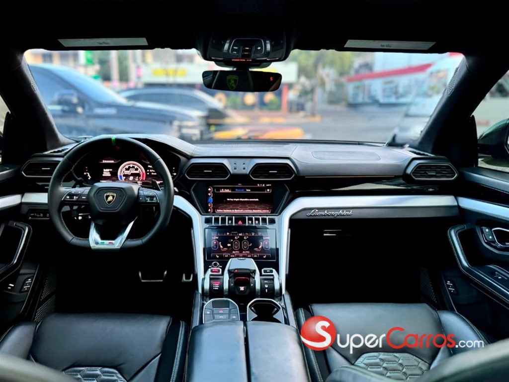 2019 Lamborghini Urus — foto 4 / 12