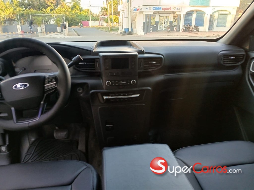 2020 Ford Explorer Police Interceptor — foto 6 / 9