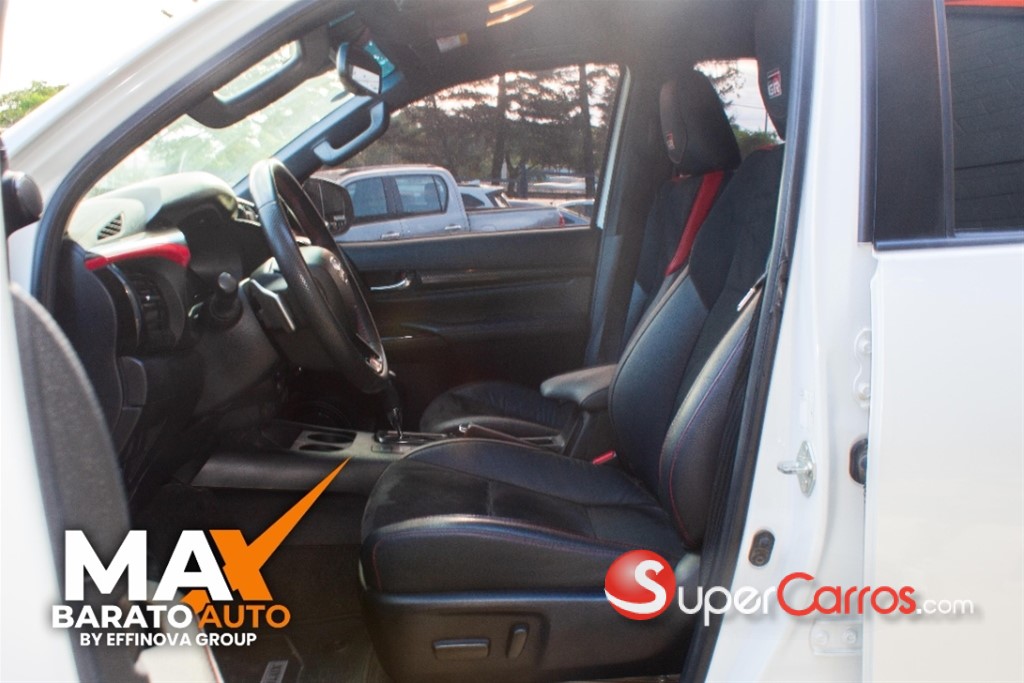 2025 Toyota Hilux GR Sport — foto 6 / 12