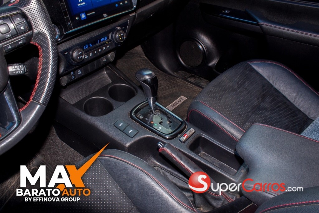 2025 Toyota Hilux GR Sport — foto 10 / 12