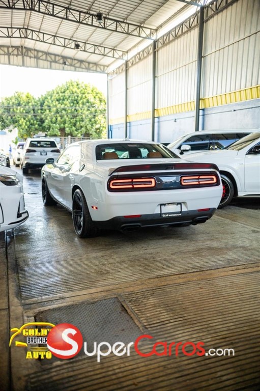 2020 Dodge Challenger SRT-HELLCAT — foto 4 / 12