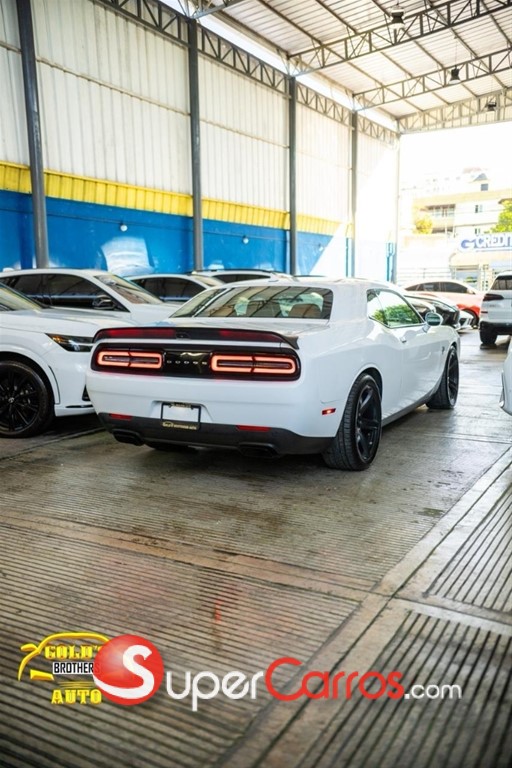2020 Dodge Challenger SRT-HELLCAT — foto 6 / 12
