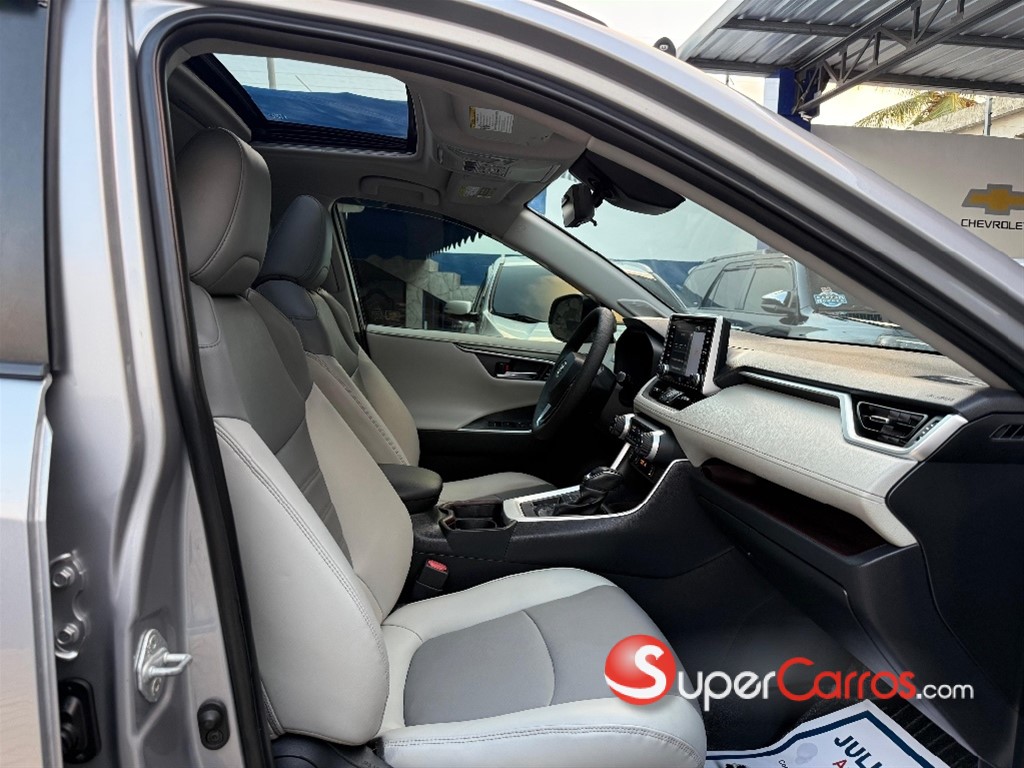 2020 Toyota RAV4 Limited — foto 7 / 10