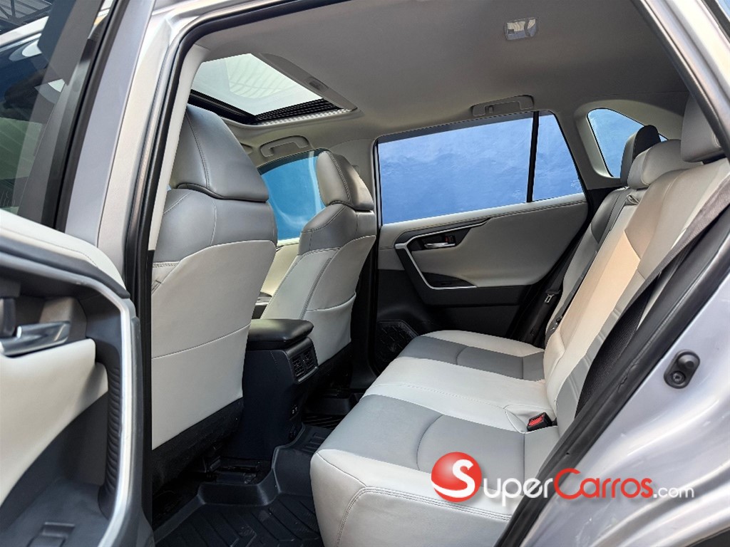 2020 Toyota RAV4 Limited — foto 8 / 10