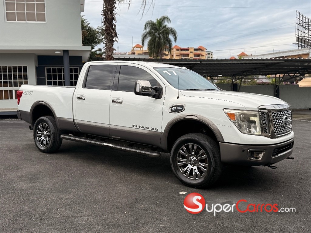 2017 Nissan TITAN XD 4x4 — foto 2 / 12