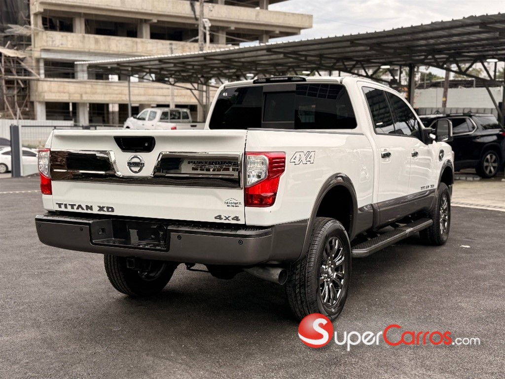 2017 Nissan TITAN XD 4x4 — foto 4 / 12