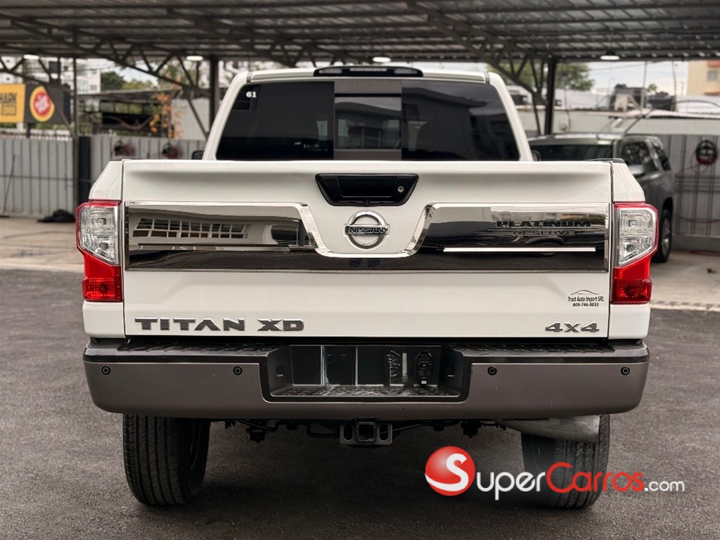 2017 Nissan TITAN XD 4x4 — foto 5 / 12