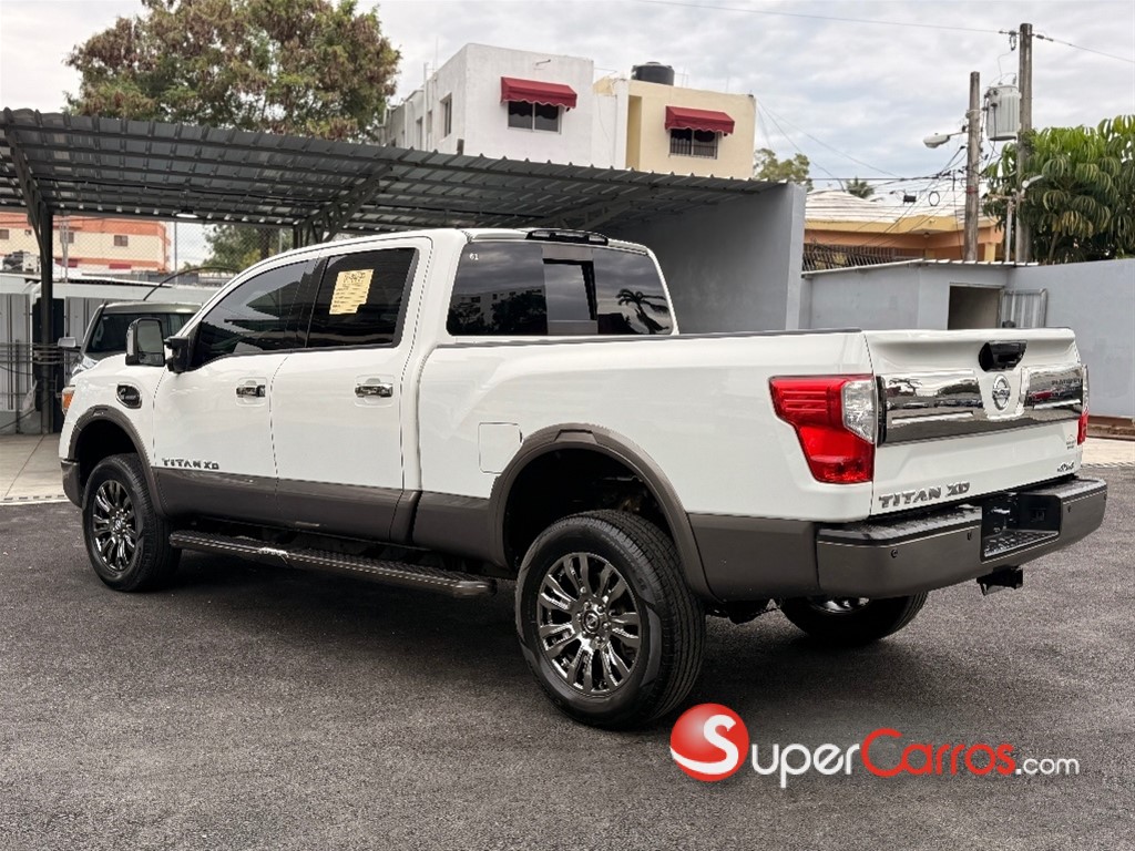 2017 Nissan TITAN XD 4x4 — foto 6 / 12