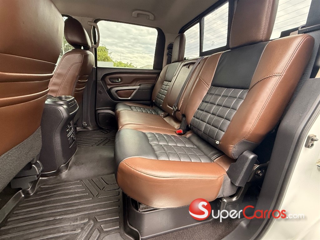 2017 Nissan TITAN XD 4x4 — foto 9 / 12