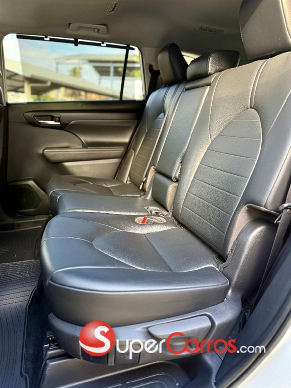 2021 Toyota Highlander XLE — foto 3 / 9