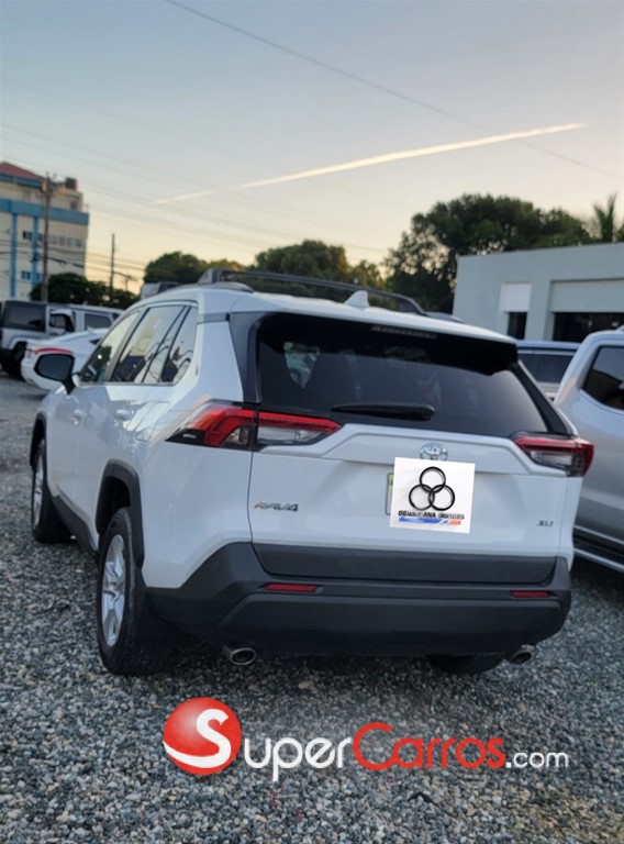 2021 Toyota RAV4 XLE — foto 4 / 11