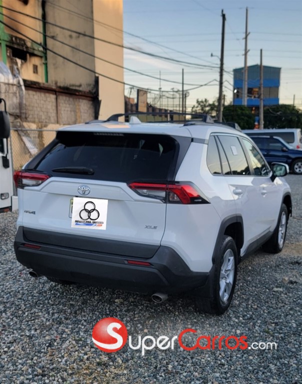 2021 Toyota RAV4 XLE — foto 9 / 11