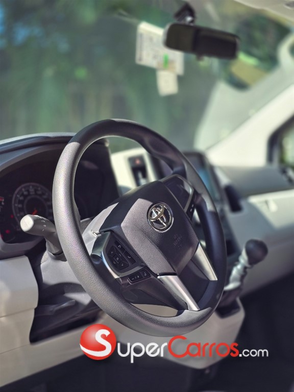 2025 Toyota Hiace — foto 5 / 7
