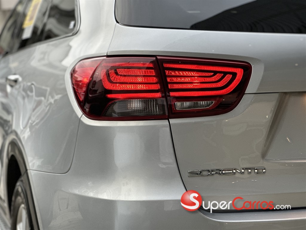2020 Kia Sorento LX — foto 4 / 12
