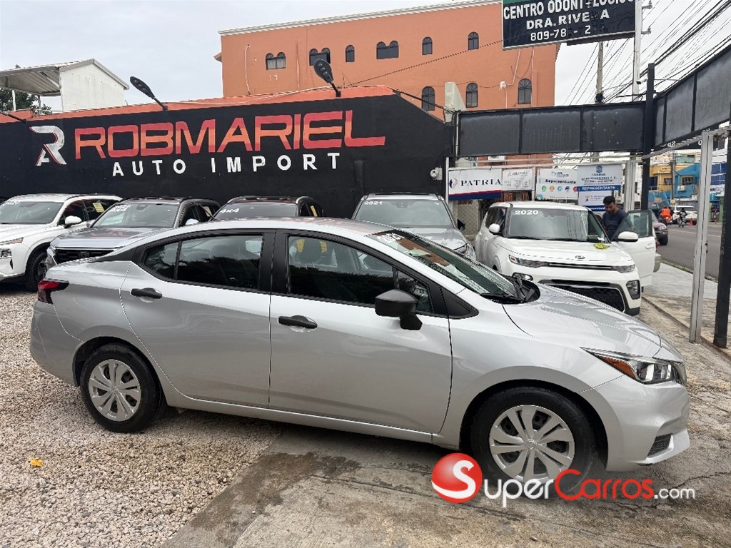2020 Nissan Versa S Plus — foto 4 / 11