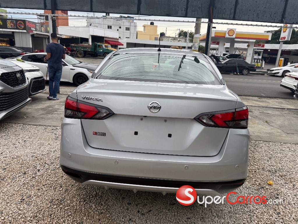 2020 Nissan Versa S Plus — foto 7 / 11