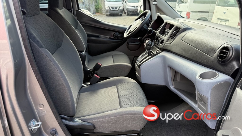 2020 Nissan NV 200 — foto 12 / 12