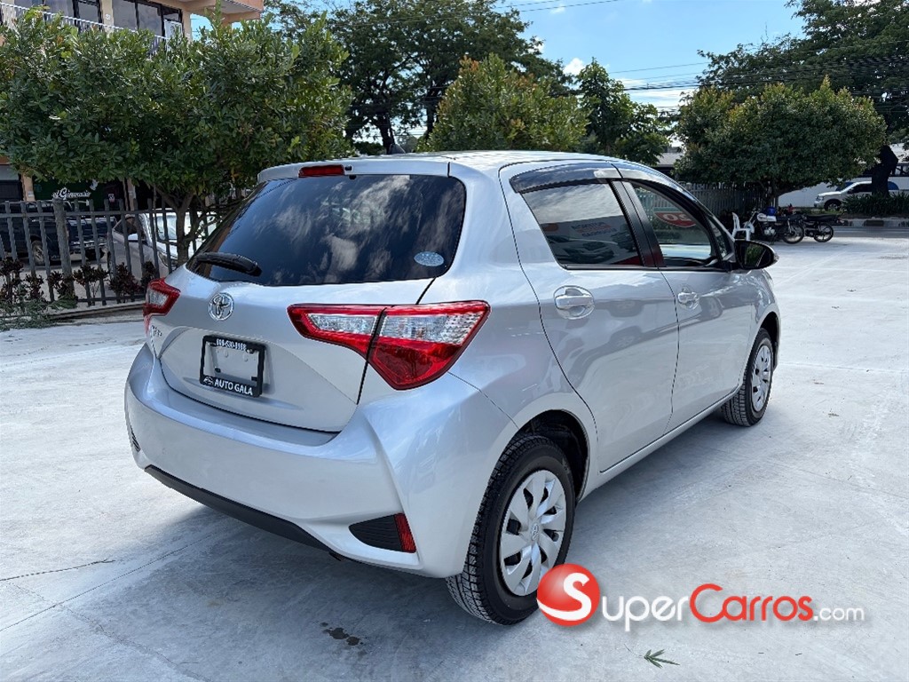2020 Toyota VITZ — foto 5 / 8