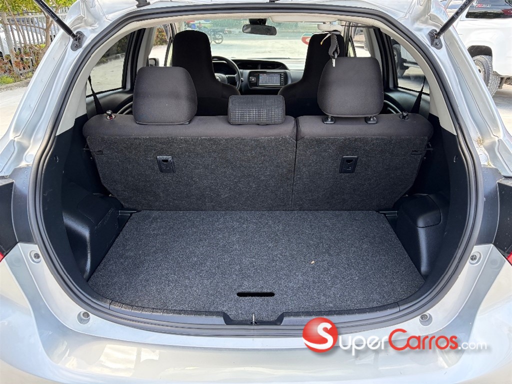 2020 Toyota VITZ — foto 6 / 8