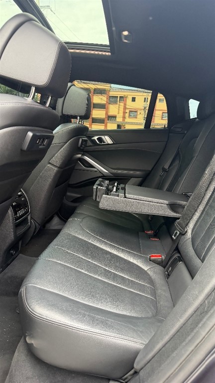 2020 BMW X 6 xDrive40i — foto 6 / 12
