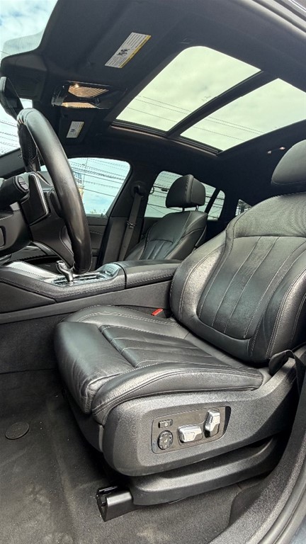 2020 BMW X 6 xDrive40i — foto 7 / 12