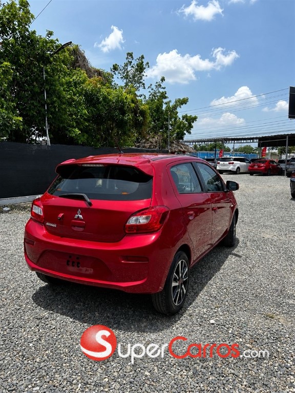 2020 Mitsubishi Motors Mirage ES — foto 4 / 12