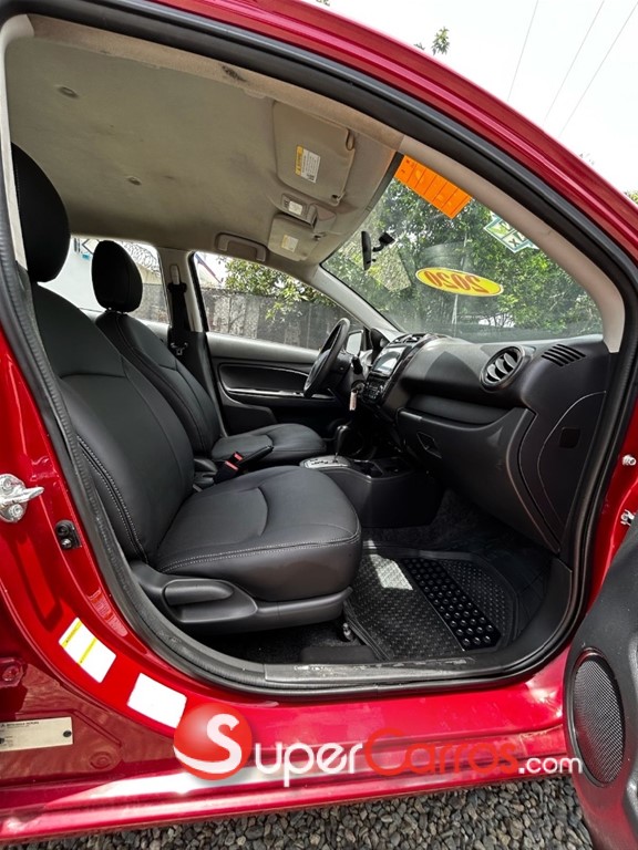 2020 Mitsubishi Motors Mirage ES — foto 8 / 12