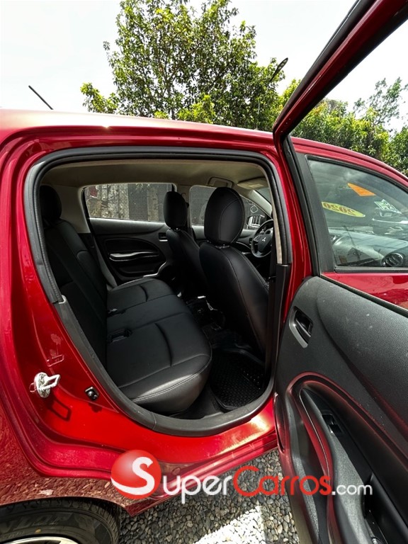 2020 Mitsubishi Motors Mirage ES — foto 9 / 12