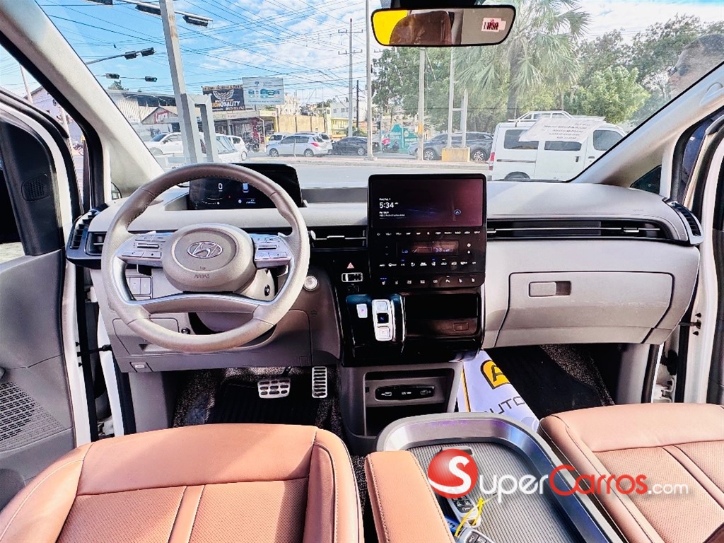 2022 Hyundai Staria — foto 8 / 12
