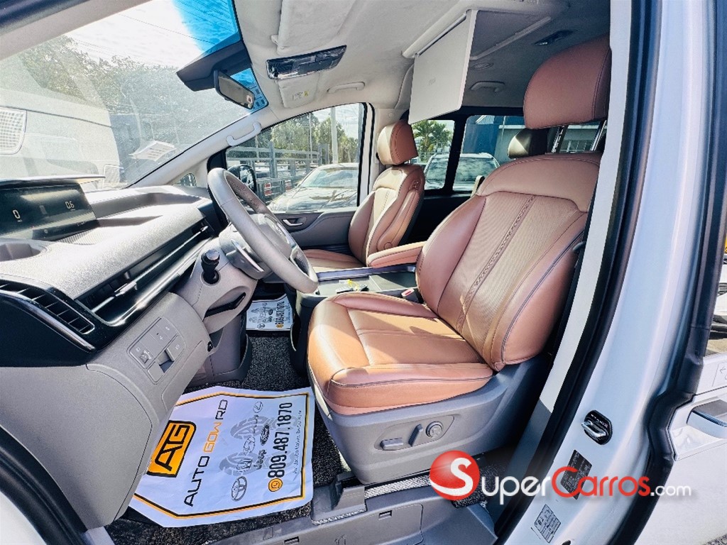 2022 Hyundai Staria — foto 10 / 12