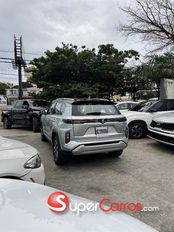 2025 Suzuki Grand Vitara Limited — foto 6 / 12