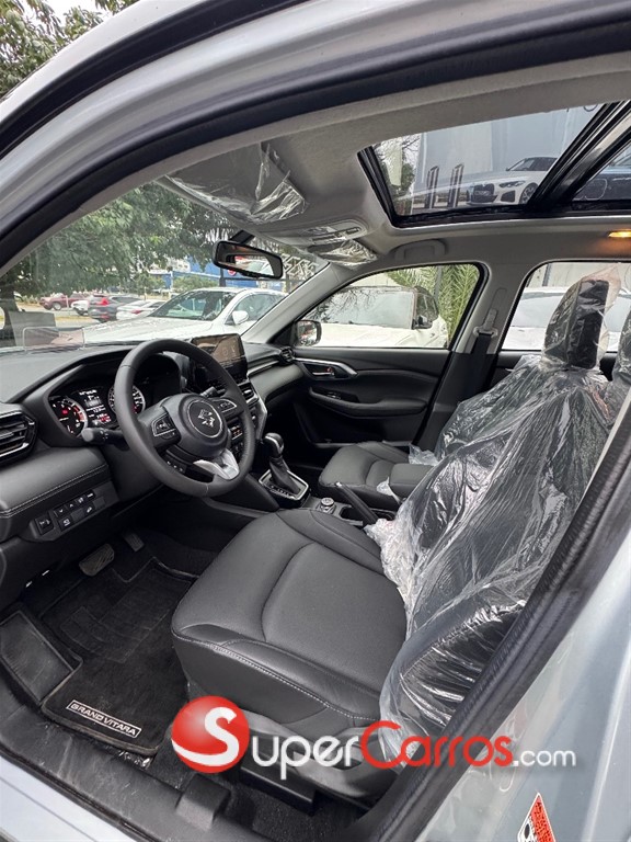 2025 Suzuki Grand Vitara Limited — foto 9 / 12