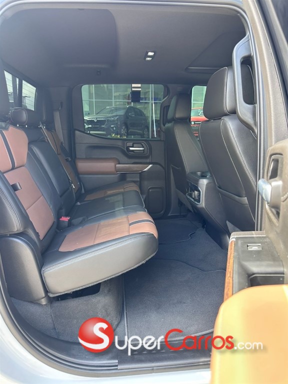 2021 Chevrolet Silverado High Country — foto 9 / 12