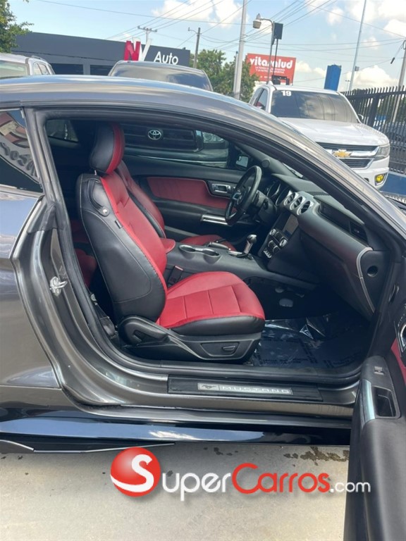 2020 Ford Mustang Ecoboost — foto 4 / 11