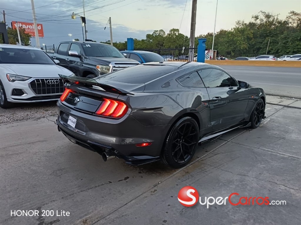 2020 Ford Mustang Ecoboost — foto 9 / 11