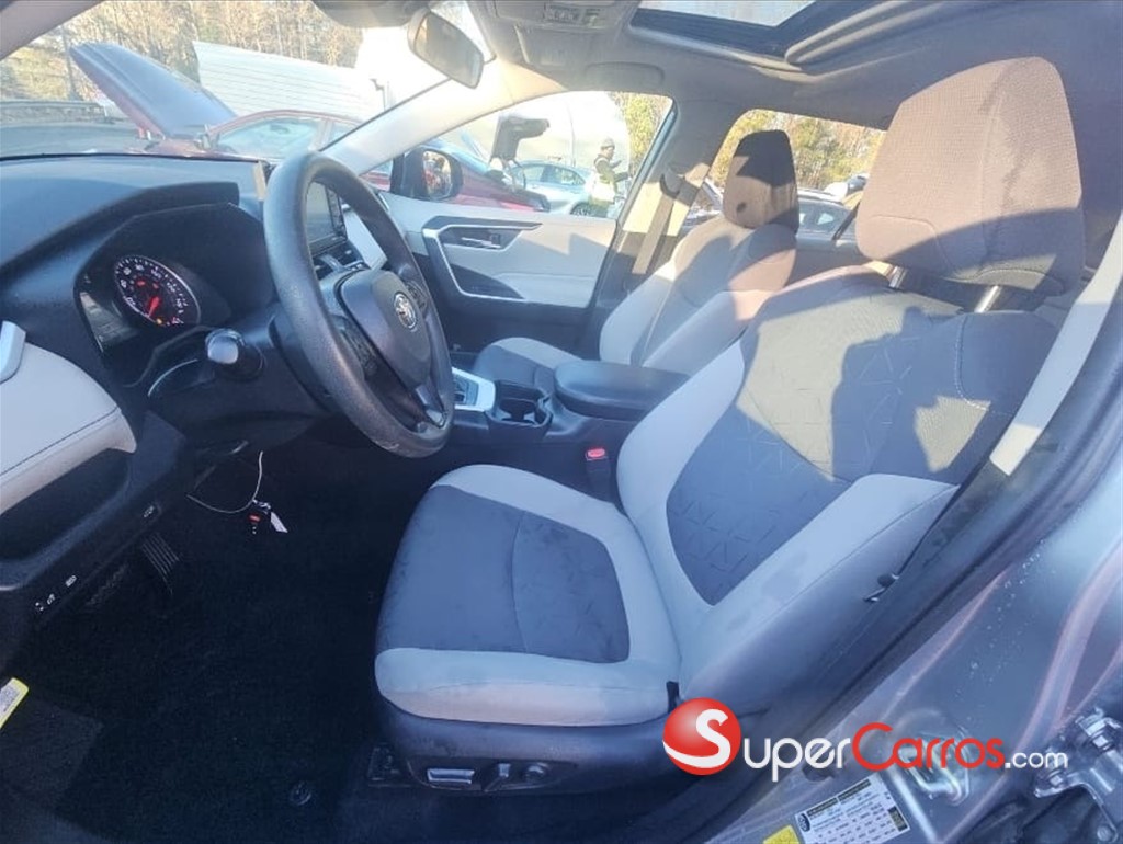 2020 Toyota RAV4 XLE Premium — foto 7 / 11