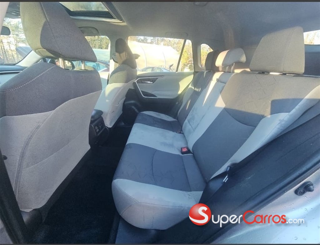 2020 Toyota RAV4 XLE Premium — foto 10 / 11