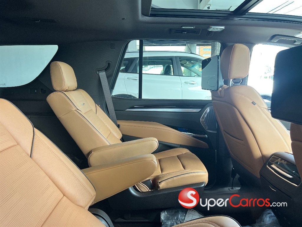 2025 Cadillac Escalade Premium Luxury — foto 12 / 12