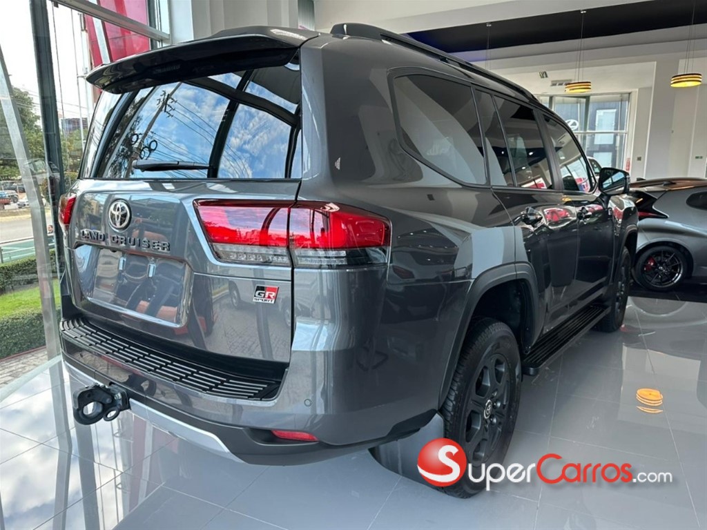 2027 Toyota Land Cruiser GR SPORT — foto 3 / 7