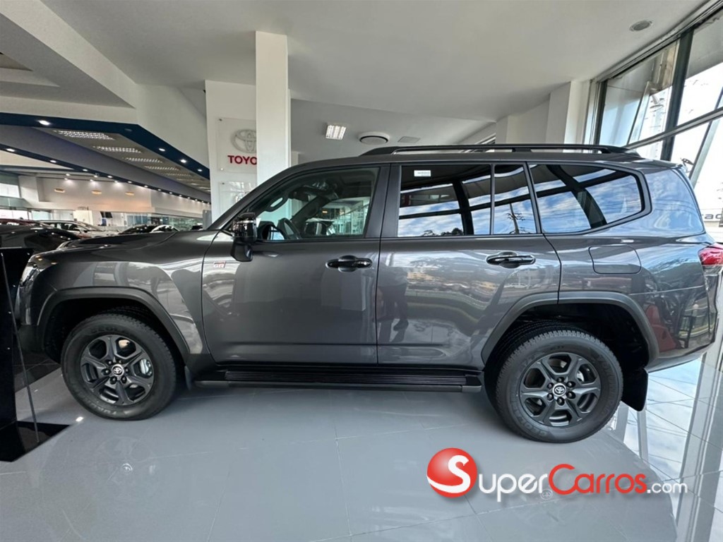 2027 Toyota Land Cruiser GR SPORT — foto 4 / 7
