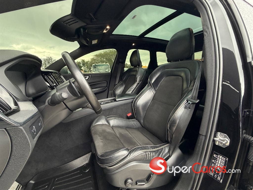 2018 Volvo XC60 R Design — foto 8 / 10