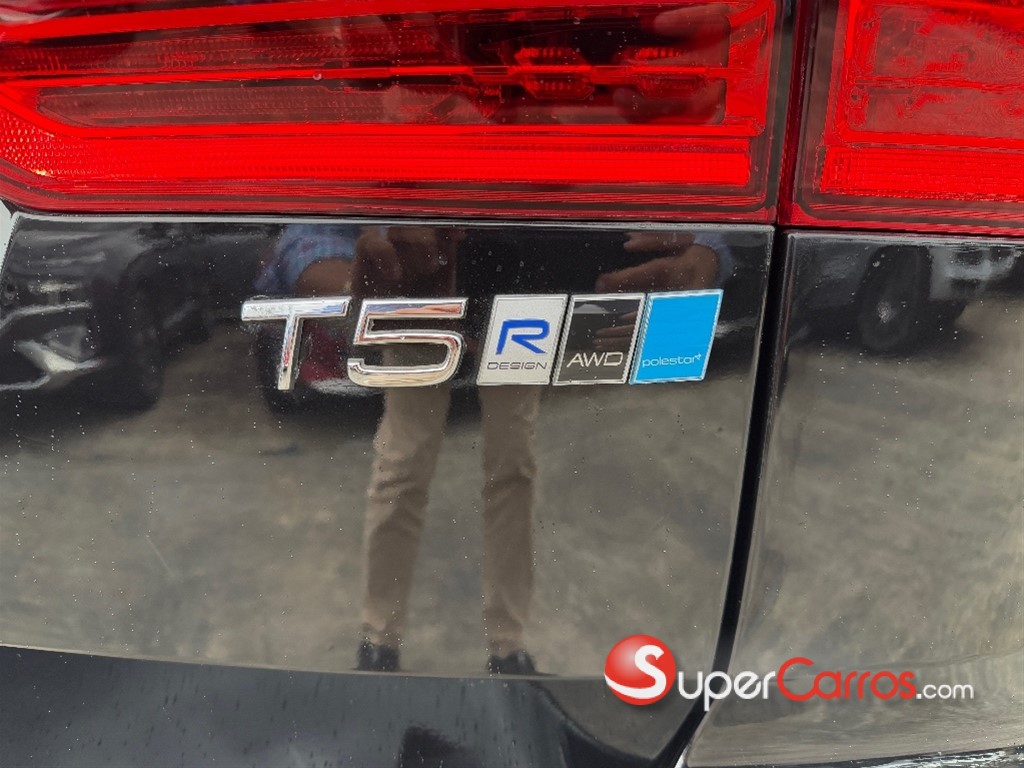 2018 Volvo XC60 R Design — foto 9 / 10