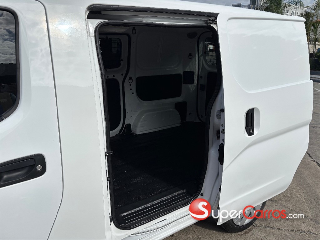 2020 Nissan NV 200 — foto 8 / 10