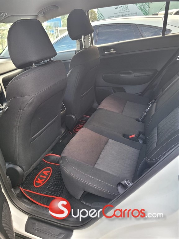 2020 Kia Sportage — foto 10 / 12