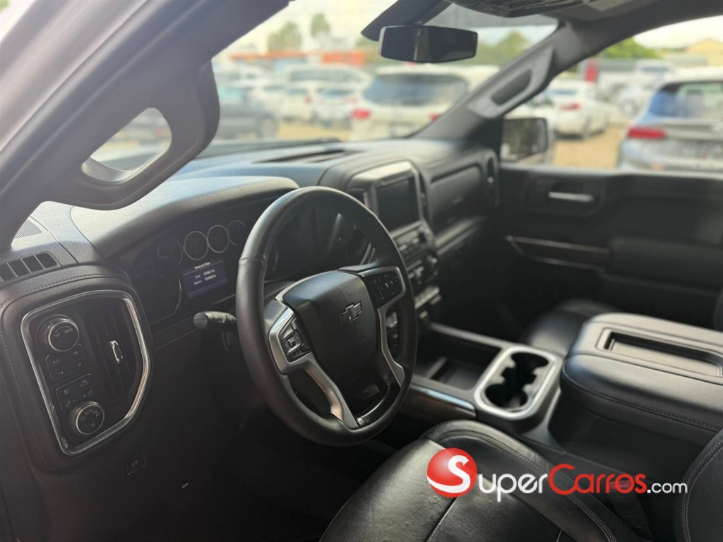 2020 Chevrolet Silverado RST — foto 3 / 11