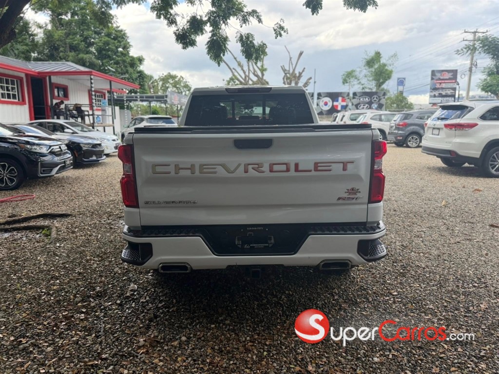 2020 Chevrolet Silverado RST — foto 5 / 11