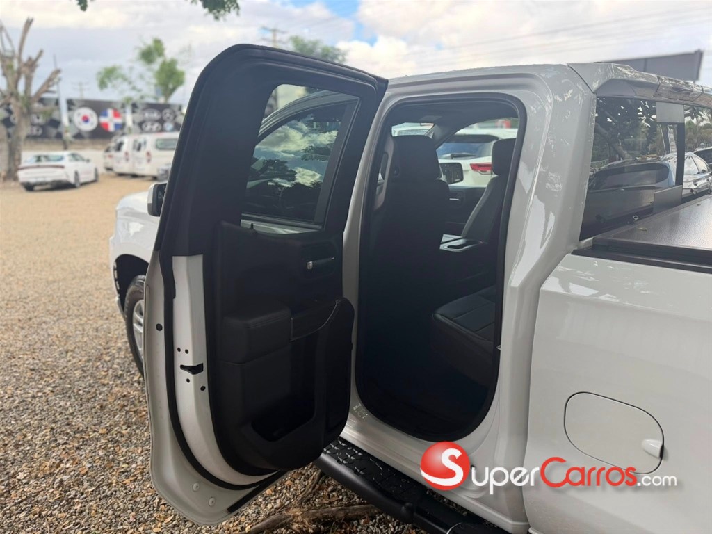 2020 Chevrolet Silverado RST — foto 6 / 11